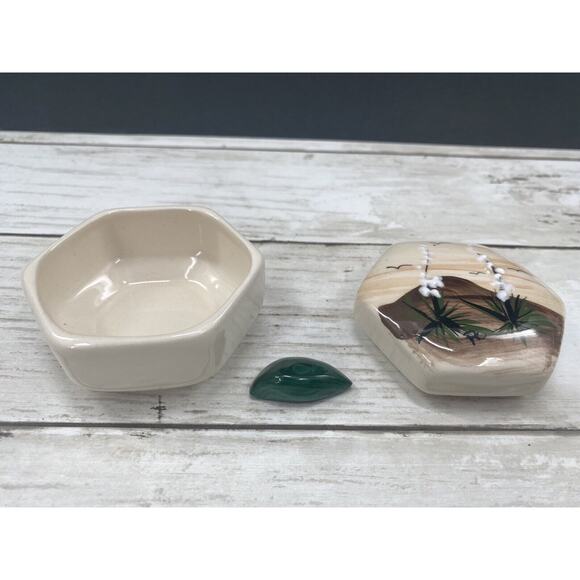 Vintage Asian Porcelain Ceramic 2.75” Hexagon Trinket Box W/ Lid and Jade Stone - Picture 4 of 12